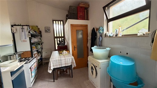 Villa Di 3 Vani e Acc. In Buono Stato, Rivestita In Pietra e Recintata.